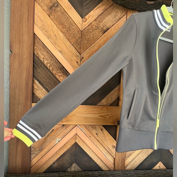 NWT New Balance Westside Women’s Zip Jacket Size Small - Picture 9 of 9